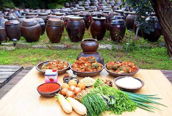 최근 한류 확산 등으로 한국 농식품(K-푸드)과 식문화에 대한 세계인의 관심이 높아지고 있는데 김치가 선두주자로 자리매김하고 있다.