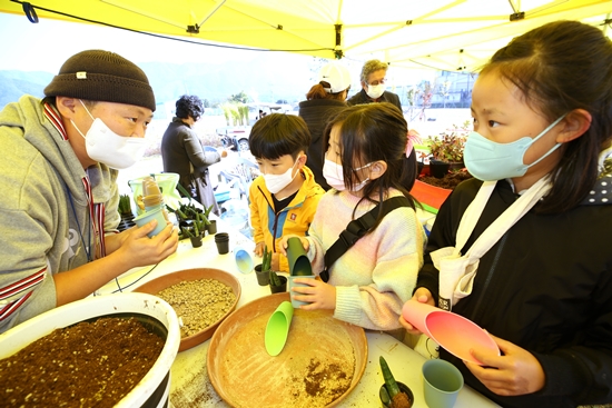 강원나물밥과 식농 전문가 육성으로 강원의 농업과 농촌자원의 가치를 높이는 사업을 추진했다.