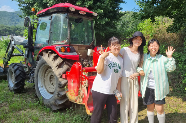 7월21~31일 진행된 ‘폐교에서 즐기는 다양한 시골체험’ 시골언니 프로젝트 1기 참가자 도시언니 홍수현, 윤주은, 조은정씨(왼쪽부터)
