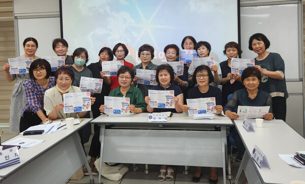 한국생활개선광주광역시연합회는 지난 2일부터 2주간 각 지회에서 마을 어르신을 대상으로 온열질환 예방 캠페인을 펼쳤다.