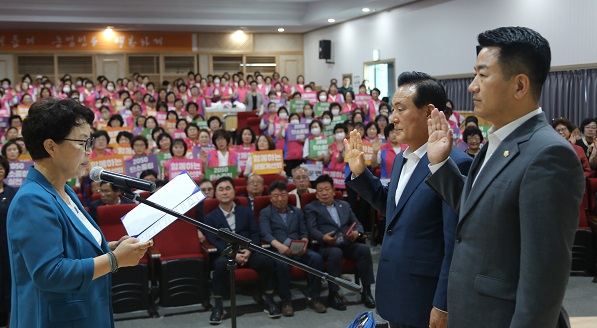 한국생활개선논산시연합회는 지난 25일 논산시농업기술센터 대강당에서 400여명의 생활개선회원이 함께하는 한마음대회를 개최했다. 