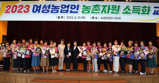 한국생활개선경상북도연합회는 지난달 31일 소득화 교육과 함께 우수회원에 표창을 수여했다.