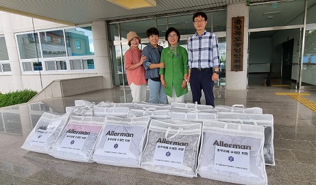 한국생활개선충청북도연합회는 지난 18일 특별재난지역으로 선포된 청주·충주·괴산 수재민에게 이불 20채를 직접 나누며 도민들의 마음을 다독였다.