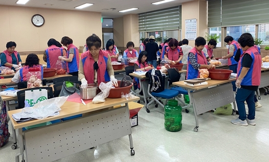 한국생활개선동두천시연합회는 지난달 28일 수제 자몽청 만들기 교육을 실시했다.