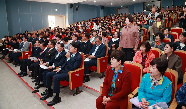 한국생활개선충주시연합회는 지난 4일 2023년 생활개선회 성과보고회와 한마음대회를 개최했다.