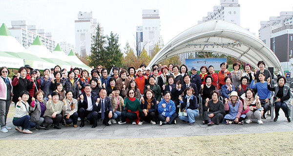 한국생활개선광주광역시연합회는 지난 9일 상무시민공원 일원에서 ‘제28회 광주광역시 농업인의 날’ 행사를 개최했다.