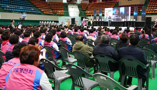 한국생활개선영천시연합회는 지난 14일 회원 450여명이 모인 가운데 한마음대회를 개최했다.