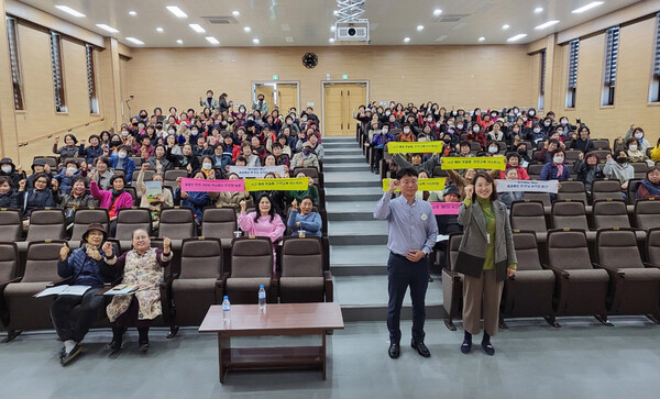 한국생활개선담양군연합회는 지난 15일 관내 여성농업인 300명을 대상으로 농작업 안전사고 예방 실천과  쯔쯔가무시증 예방교육을 실시했다.