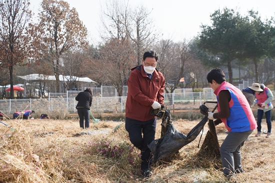 한국생활개선양주시연합회는 지난 20일과 23일 ‘농업·농촌 탄소중립 마을 가꾸기 운동’을 전개했다. 