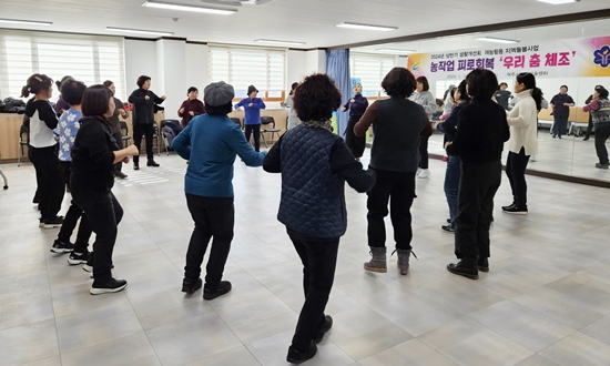한국생활개선여주시연합회는 10회에 걸쳐 우리 춤 체조교육을 추진하고 있다.