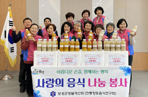 한국생활개선보성군연합회(회장 김미자)는 지난 5일 보성군가족센터를 방문해 회원들이 직접 만든 식혜 1L짜리 60개를 기탁했다.
