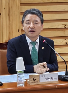 남성현 산림청장은 산지이용 체계 강화를 위해 올해도 규제개선에 적극 나서겠다고 밝혔다.