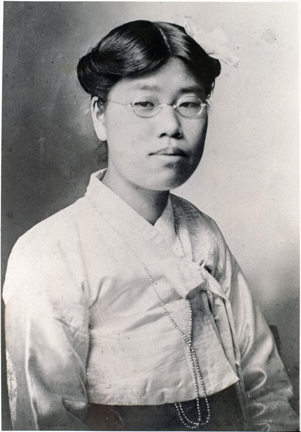 1909년 6월 정신여학교 졸업 무렵, 젊은 시절의 김순애 선생(사진출처 : 독립기념관)