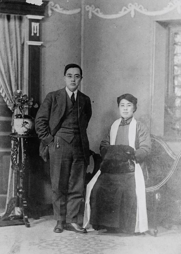1919년 1월19일 중국 상하이에서 촬영한 김순애 선생과 김규식의 결혼기념 사진(사진출처 : 독립기념관)