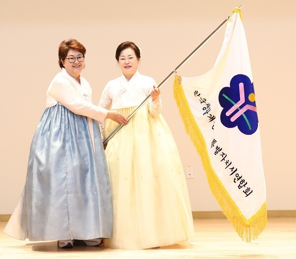 한국생활개선세종특별자치시연합회는 지난 9일 농업기술센터 교육관에서 제 7∙8대 연합회장 이∙취임식을 개최했다.