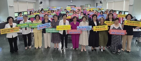 회원들은 통합을 위한 첫 공동행사로 농작업 안전 실천 캠페인에 참여했다.